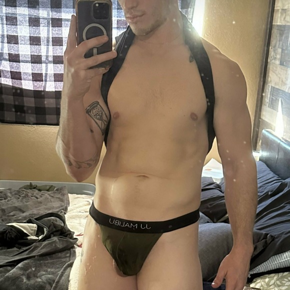 Meet your Posher, Dylan - Picture 1 of 2